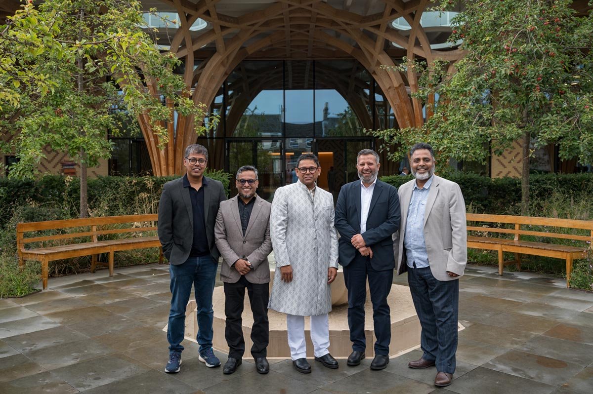 Cambridge nikah photography — mosque architecture and documentary moments (image 3)