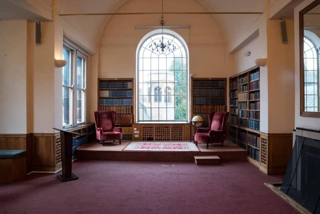 Cambridge Union wedding photography — library wedding setting