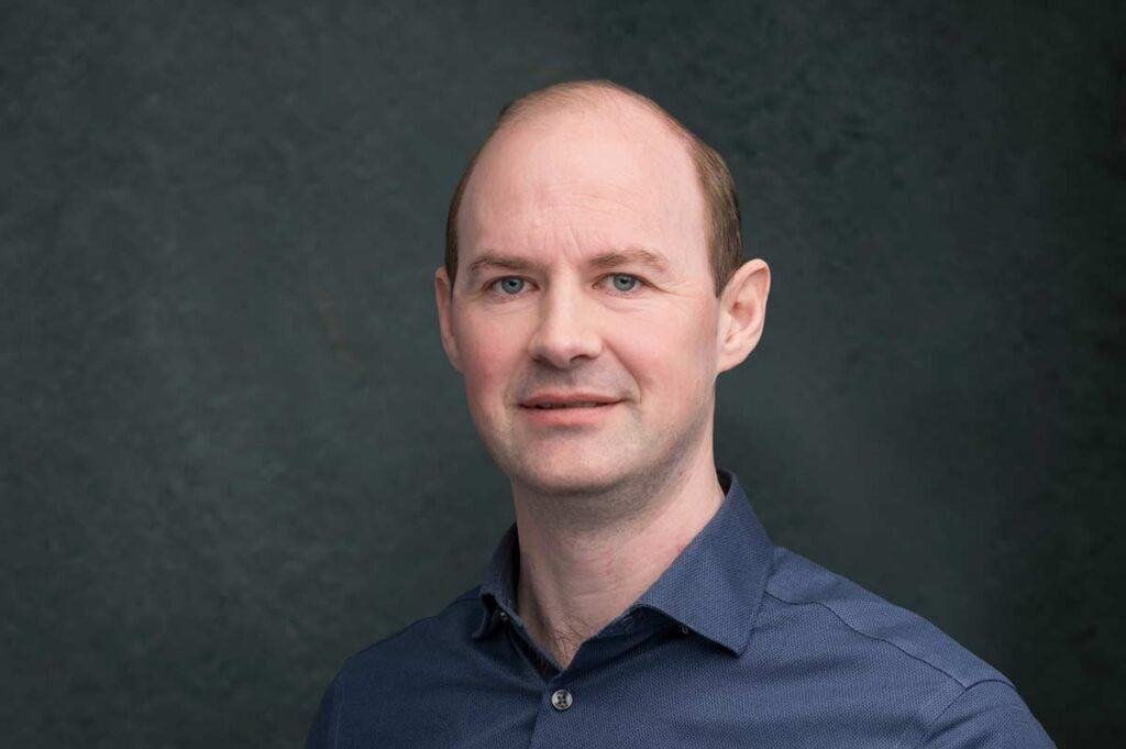 Dark corporate headshots 003